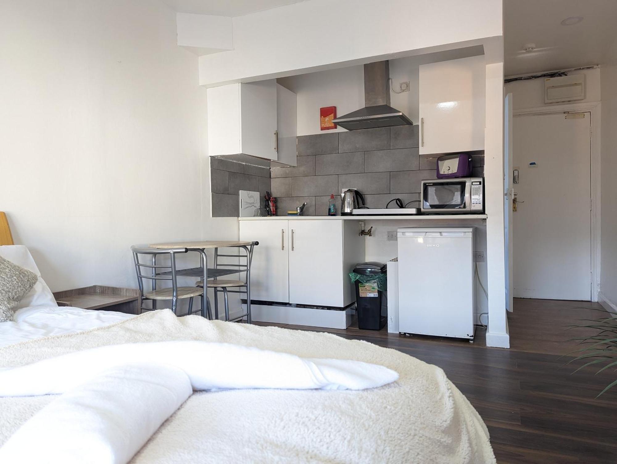 Inner-City Apartments - Basic Amenites Cardiff Exterior photo