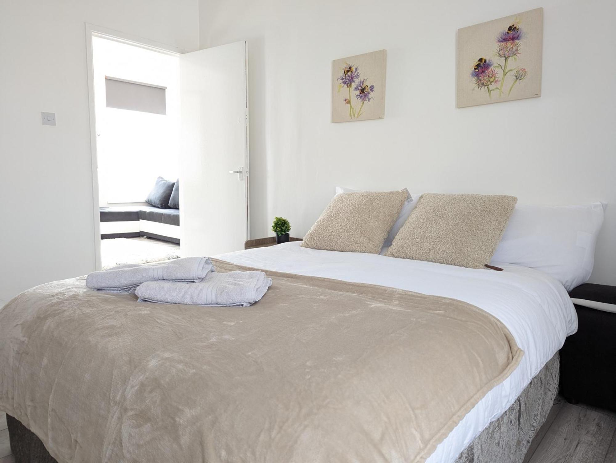 Inner-City Apartments - Basic Amenites Cardiff Exterior photo