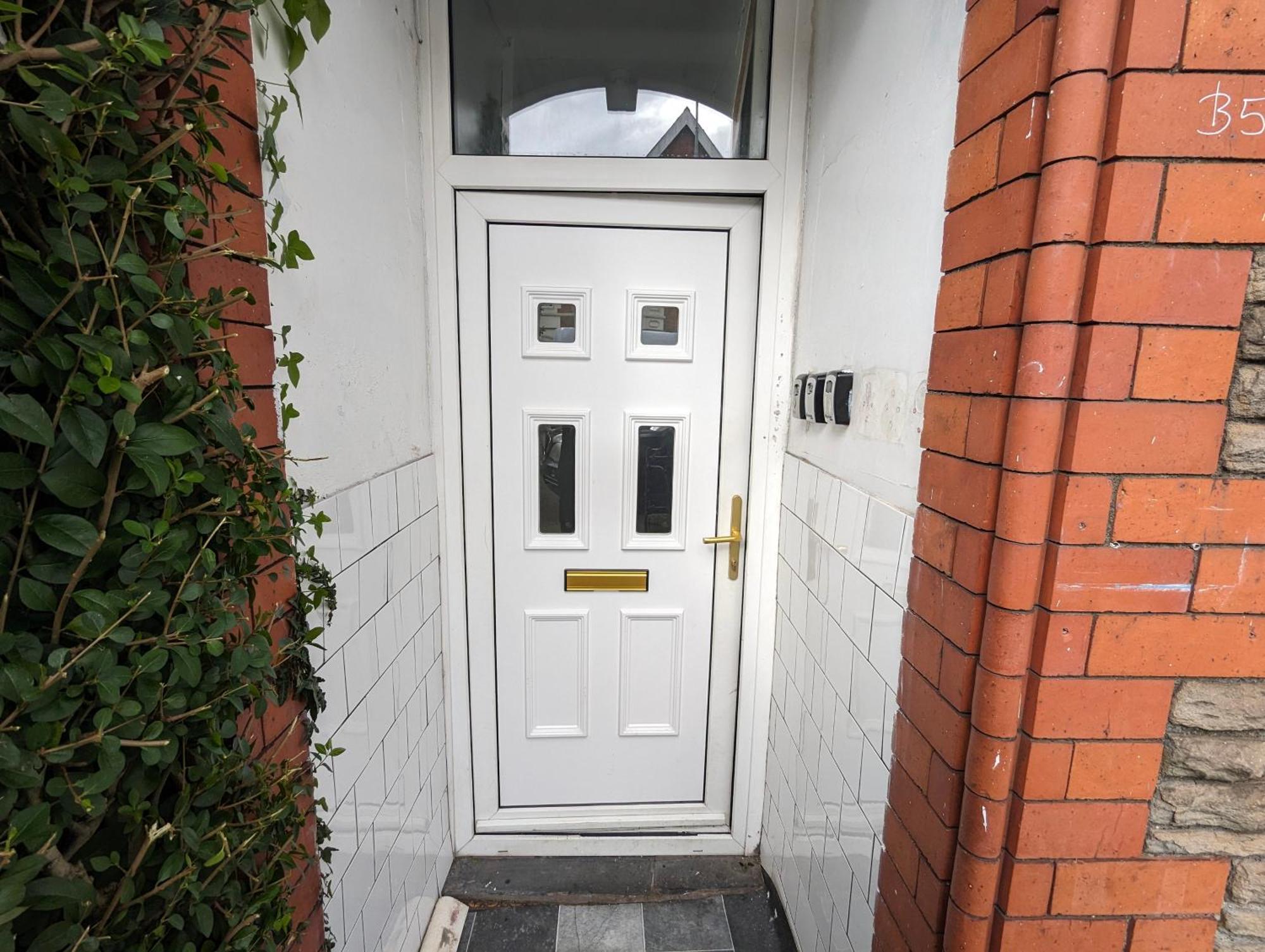 Inner-City Apartments - Basic Amenites Cardiff Exterior photo
